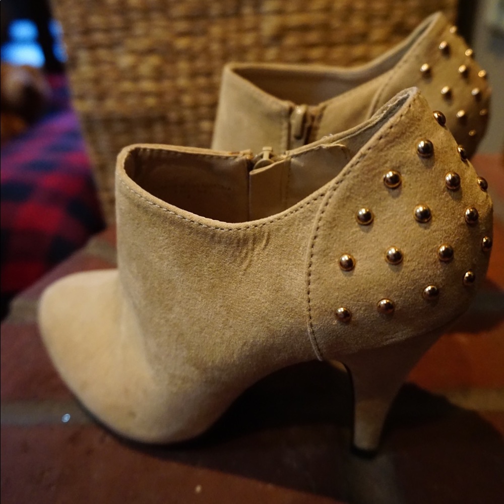 Shoes 💁🏼‍♀️ - Picture 2 of 2